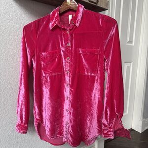 Pilcro Anthropologie Crushed Velvet Button Up Shirt Womens Size 4 Pink